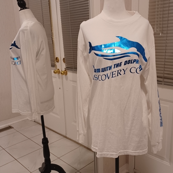4/$80 New Long Sleeve Dolphin Tee - Size Medium - Picture 1 of 9